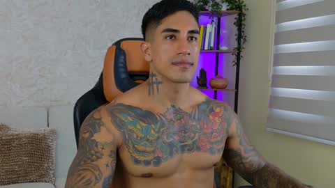 Snapshot of chris_reilly chatting on December 20, 8:55 pm chris reilly online show from December 20, 8:55 pm