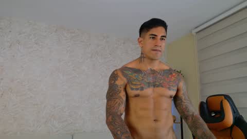 Snapshot of chris_reilly chatting on December 21, 10:30 pm chris reilly online show from December 21, 10:30 pm