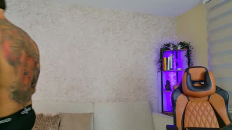 Snapshot of chris_reilly chatting on January 27, 11:11 pm chris reilly online show from January 27, 11:11 pm