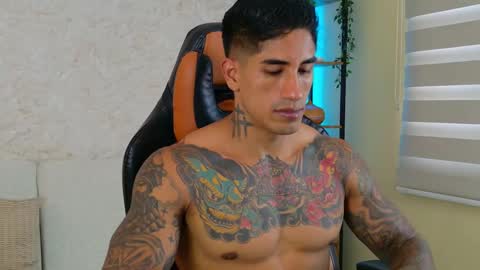 Snapshot of chris_reilly chatting on February 16, 10:32 pm chris reilly online show from February 16, 10:32 pm