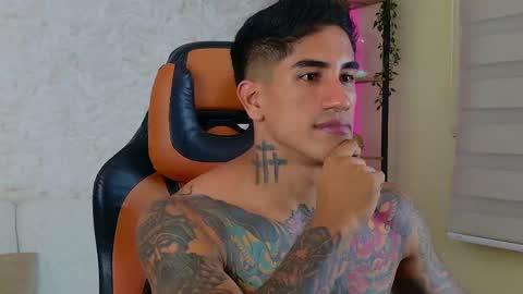 Snapshot of chris_reilly chatting on February 23, 11:14 pm chris reilly online show from February 23, 11:14 pm