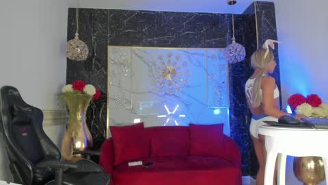 Chris online show from February 8, 4:57 am