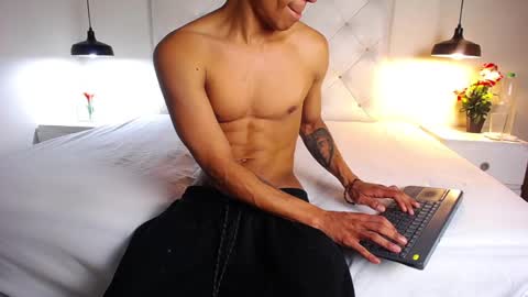 Snapshot of chris_weell chatting on December 1, 7:36 pm Chris Weell online show from December 1, 7:36 pm