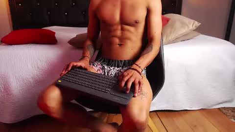 Snapshot of chris_weell chatting on December 4, 10:08 pm Chris Weell online show from December 4, 10:08 pm