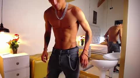 Snapshot of chris_weell chatting on December 7, 8:49 pm Chris Weell online show from December 7, 8:49 pm