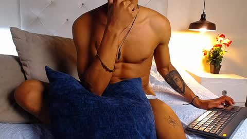 Snapshot of chris_weell chatting on December 13, 2:21 am Chris Weell online show from December 13, 2:21 am