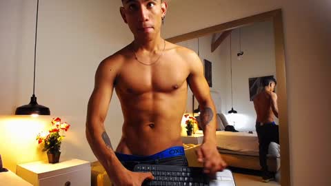 Snapshot of chris_weell chatting on December 15, 8:25 pm Chris Weell online show from December 15, 8:25 pm