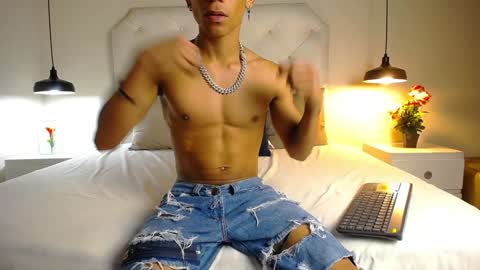 Snapshot of chris_weell chatting on December 22, 8:03 pm Chris Weell online show from December 22, 8:03 pm