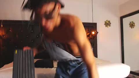 Snapshot of chris_weell chatting on December 24, 9:06 am Chris Weell online show from December 24, 9:06 am