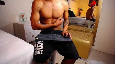 Snapshot of chris_weell chatting on January 3, 11:23 pm Chris Weell online show from January 3, 11:23 pm