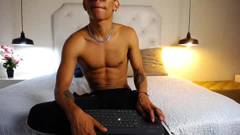 Snapshot of chris_weell chatting on February 14, 8:26 pm Chris Weell online show from February 14, 8:26 pm