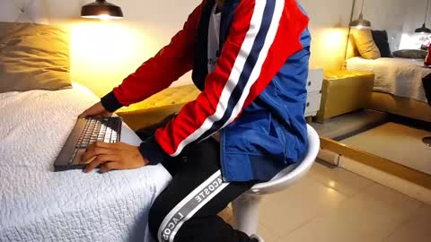 Snapshot of chris_weell chatting on February 15, 2:47 am Chris Weell online show from February 15, 2:47 am