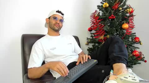 Im Chirs IM MODEL INDEPENDT online show from November 30, 8:02 pm