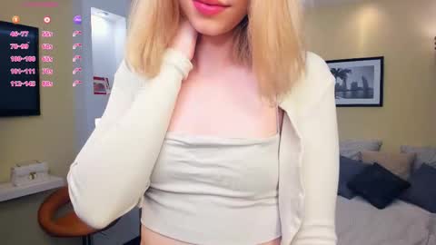 Snapshot of chrisme_please chatting on October 31, 7:48 pm Lizz online show from October 31, 7:48 pm