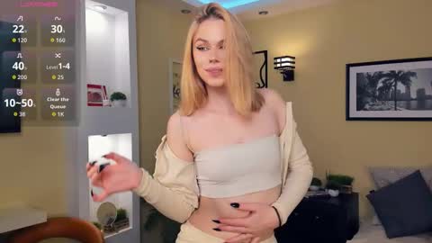 Snapshot of chrisme_please chatting on December 3, 7:01 pm Lizz online show from December 3, 7:01 pm