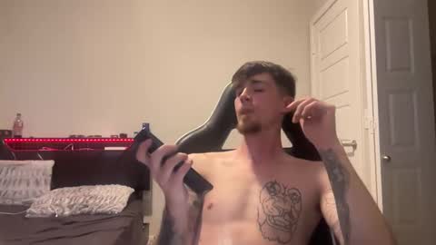 Snapshot of chrisoncam01 chatting on January 6, 3:43 am chrisoncam01 online show from January 6, 3:43 am
