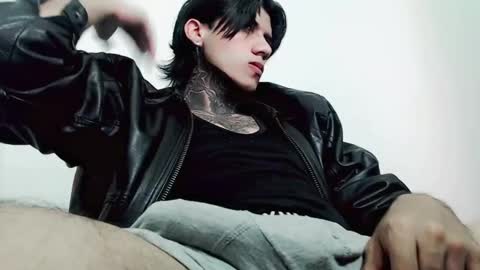 Snapshot of chriss_opp chatting on March 3, 1:42 am CHRIS INDEPENT MODEL online show from March 3, 1:42 am