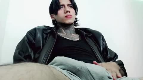 Snapshot of chriss_opp chatting on March 3, 4:47 am CHRIS INDEPENT MODEL online show from March 3, 4:47 am