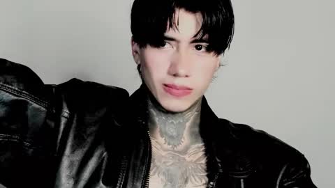 Snapshot of chriss_opp chatting on November 10, 11:59 pm CHRIS INDEPENT MODEL online show from November 10, 11:59 pm