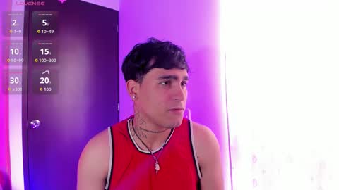 Snapshot of chriss_wg_ chatting on February 2, 6:39 pm Christian Wang online show from February 2, 6:39 pm