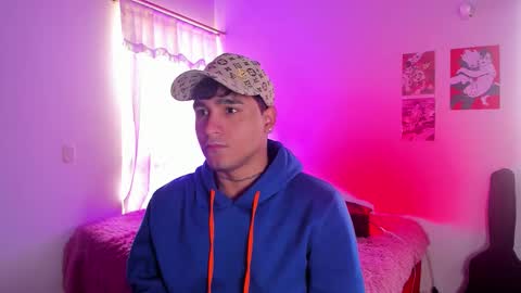 Snapshot of chriss_wg_ chatting on February 4, 7:09 pm Christian Wang online show from February 4, 7:09 pm