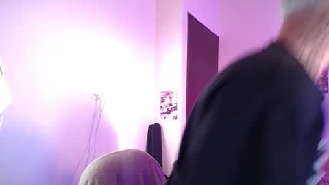 Snapshot of chriss_wg_ chatting on February 28, 11:55 am Christian Wang online show from February 28, 11:55 am