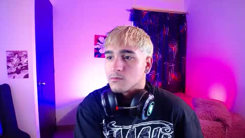 Snapshot of chriss_wg_ chatting on March 2, 11:39 am Christian Wang online show from March 2, 11:39 am