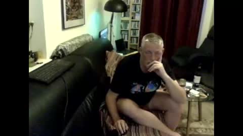 Snapshot of chrissell chatting on December 16, 1:32 am chrissell online show from December 16, 1:32 am