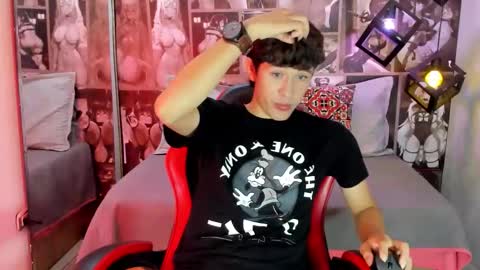 Snapshot of christian_foxx chatting on February 23, 6:49 pm Christian online show from February 23, 6:49 pm