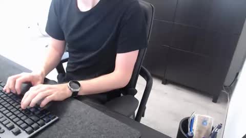 Snapshot of christianblck chatting on October 29, 9:11 am christianblck online show from October 29, 9:11 am