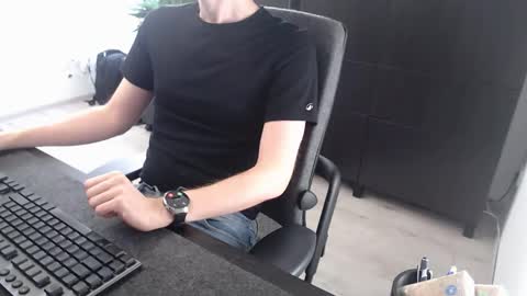 Snapshot of christianblck chatting on November 7, 9:09 am christianblck online show from November 7, 9:09 am