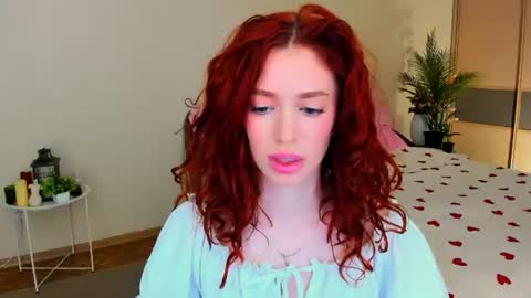 christinaconteeree online show from June 26, 8:24 pm