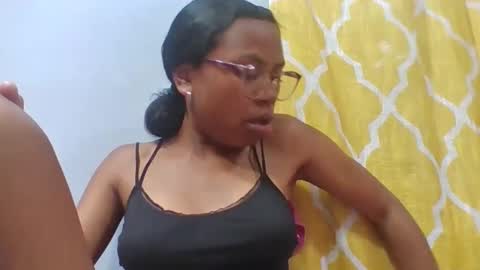 christinah262488 online show from March 19, 2:48 am