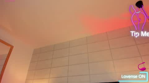 Snapshot of christine_harper chatting on September 30, 12:43 pm Christine online show from September 30, 12:43 pm