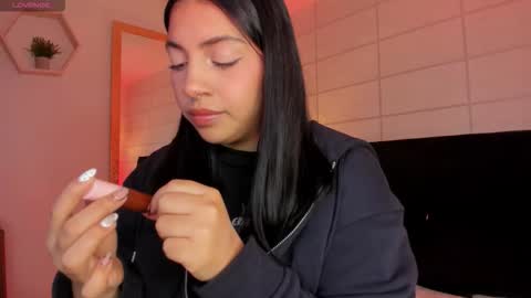 Snapshot of christine_harper chatting on December 5, 12:03 pm Christine online show from December 5, 12:03 pm