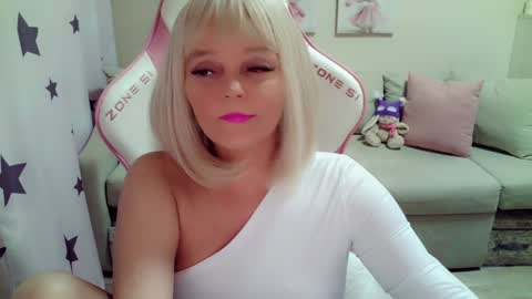 Snapshot of christirose chatting on January 20, 5:16 pm Christi online show from January 20, 5:16 pm