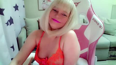 Snapshot of christirose chatting on November 5, 6:57 am Christi online show from November 5, 6:57 am