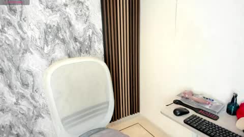 Snapshot of christopher_robin4 chatting on June 1, 7:37 pm Chris online show from June 1, 7:37 pm