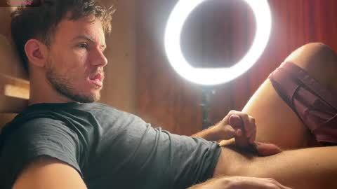 Christopher online show from April 17, 4:15 am