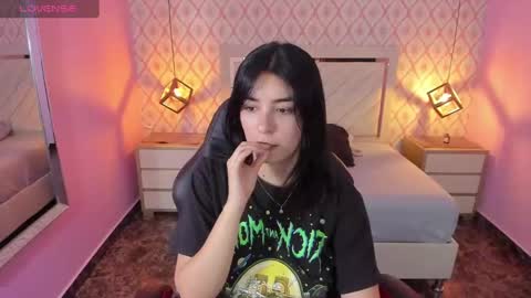 Snapshot of christy_teigen chatting on October 8, 7:22 pm CHRISTY online show from October 8, 7:22 pm