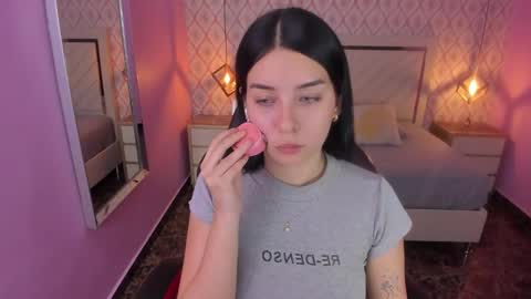 Snapshot of christy_teigen chatting on October 18, 7:25 pm CHRISTY online show from October 18, 7:25 pm