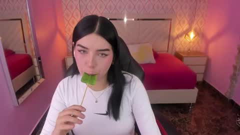 Snapshot of christy_teigen chatting on October 20, 7:25 pm CHRISTY online show from October 20, 7:25 pm