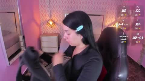 Snapshot of christy_teigen chatting on October 28, 7:27 pm CHRISTY online show from October 28, 7:27 pm