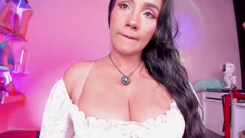 christy online show from November 19, 12:43 am