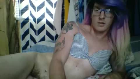 Snapshot of chrisvibess chatting on April 23, 8:55 pm chrisvibess online show from April 23, 8:55 pm