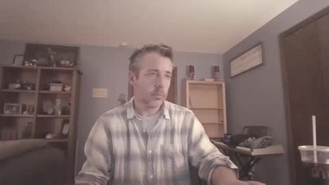 chrisw8121 online show from March 20, 4:28 am