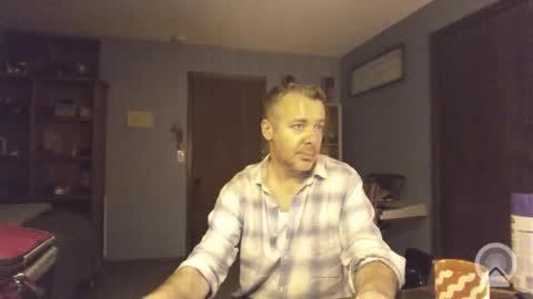 chrisw8121 online show from March 26, 1:22 am