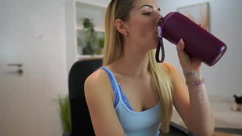 chronic  love online show from January 15, 2:24 pm