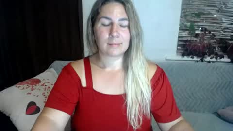 Snapshot of chrystalbella chatting on July 9, 6:23 pm Diana online show from July 9, 6:23 pm