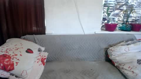 Snapshot of chrystalbella chatting on August 5, 3:42 am Diana online show from August 5, 3:42 am